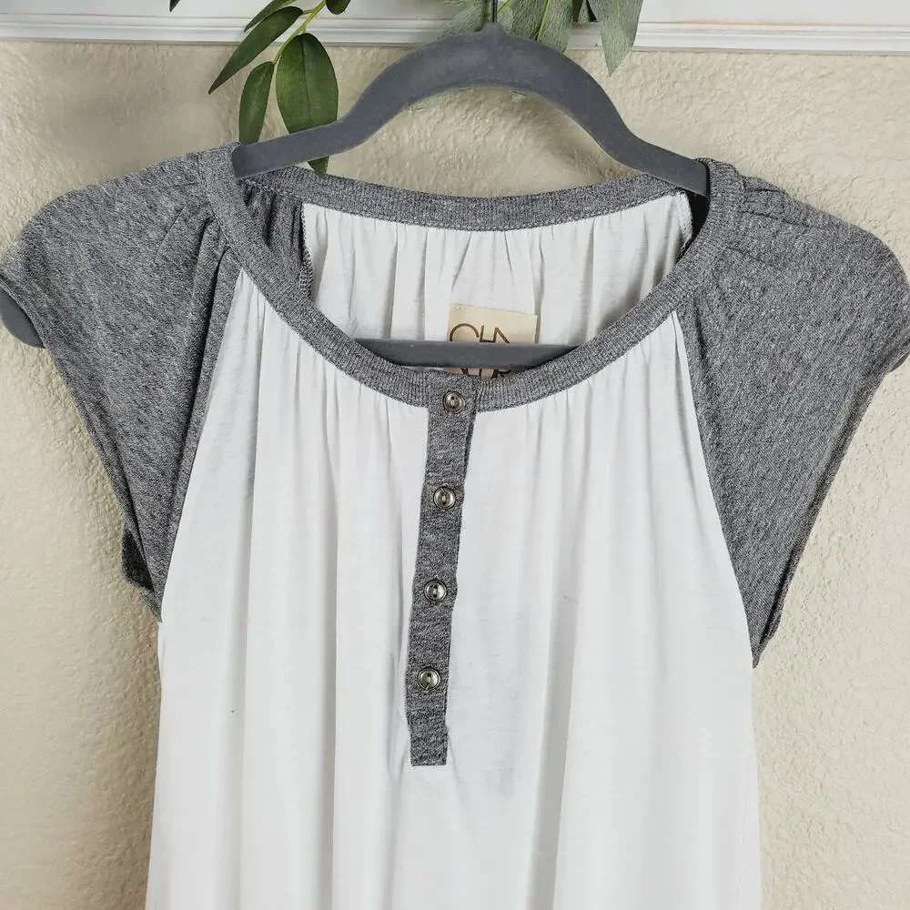 ✨ NWT Chaser White & Gray Knit Henley Short Sleeve Top M - Picture 2 of 8